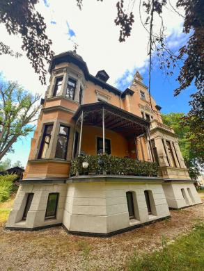 Stilvoll Wohnen in beeindruckender Villa mit EBK und SP, 07381 Pößneck, Etagenwohnung