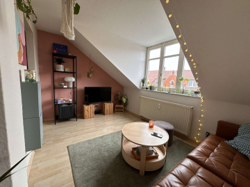 3,9 % Rendite – Lassen Sie Ihr Geld arbeiten – Vermietete 2-Raum-Wohnung mit Balkon, 99089 Erfurt, Dachgeschosswohnung