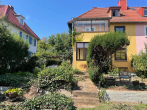 Frisch renoviert und modern - Doppelhaushälfte mit großem Garten - Rückansicht des Hauses