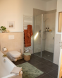 Urbaner Rückzugsort mit Charakter – exklusive Dachgeschosswohnung mit Domblick - 2026 Bad mit Dusche